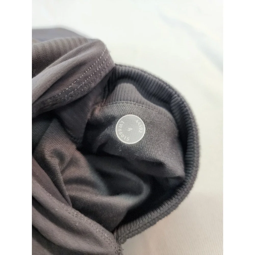 Lululemon Women's 4 Studio Crop Athletic Pants Gray W6601S 20